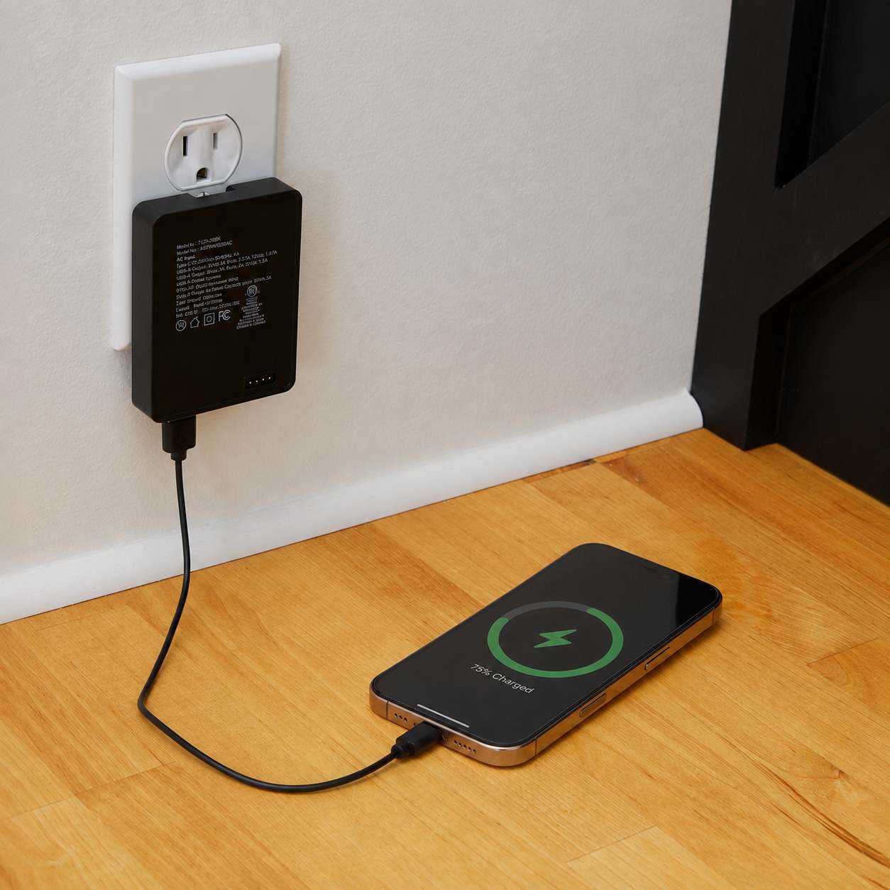 5,000 mAh 15W MagClick™ Power Bank with Wall Plug - Image 14