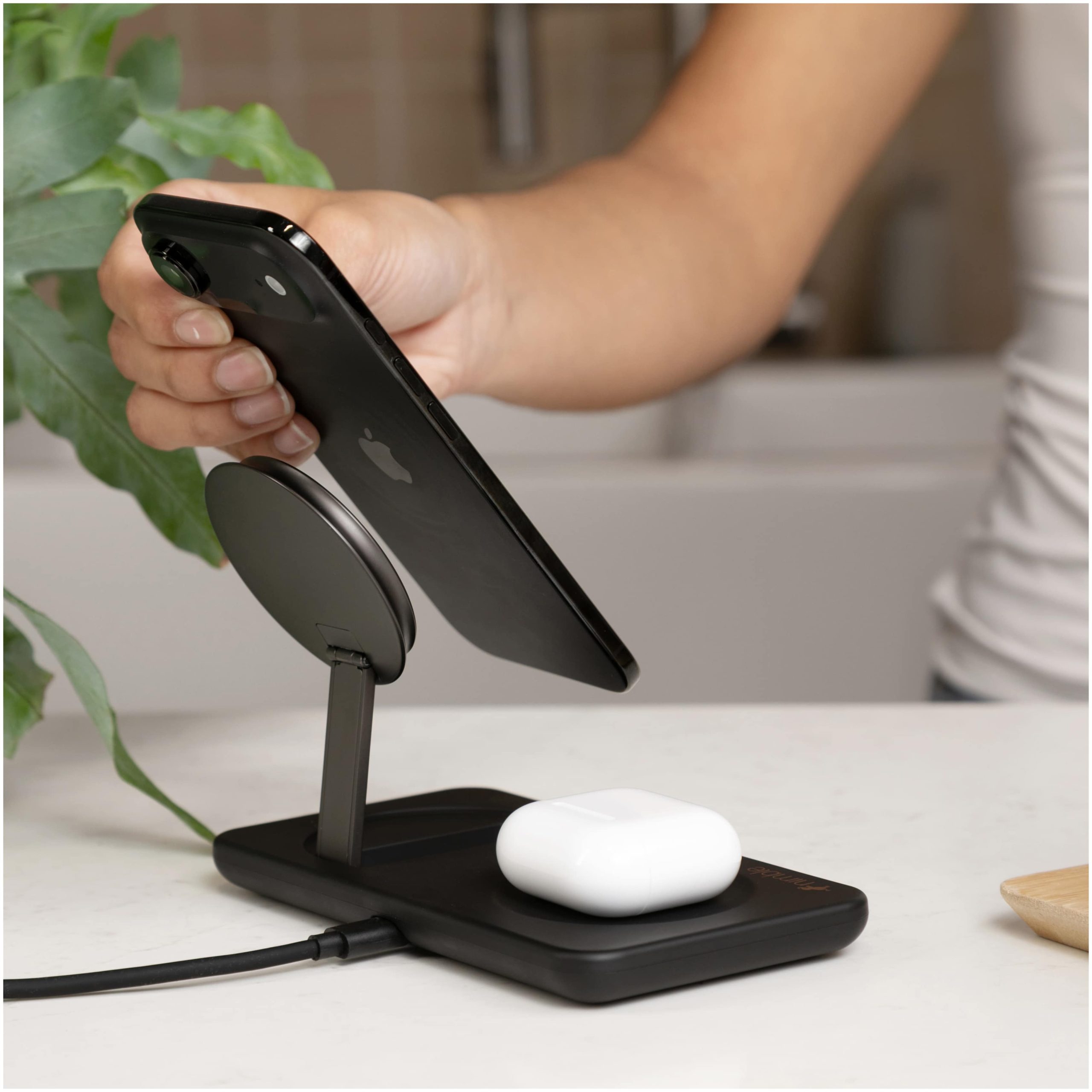Nimble Podium 2-in-1 Wireless Charging Stand - Image 10