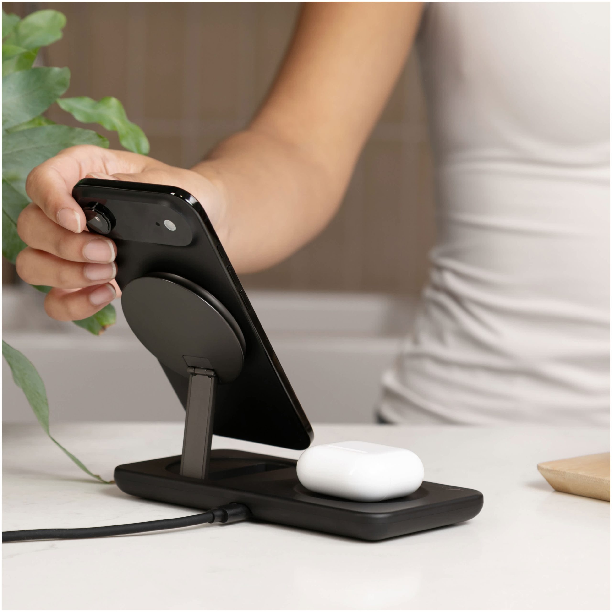 Nimble Podium 2-in-1 Wireless Charging Stand - Image 11