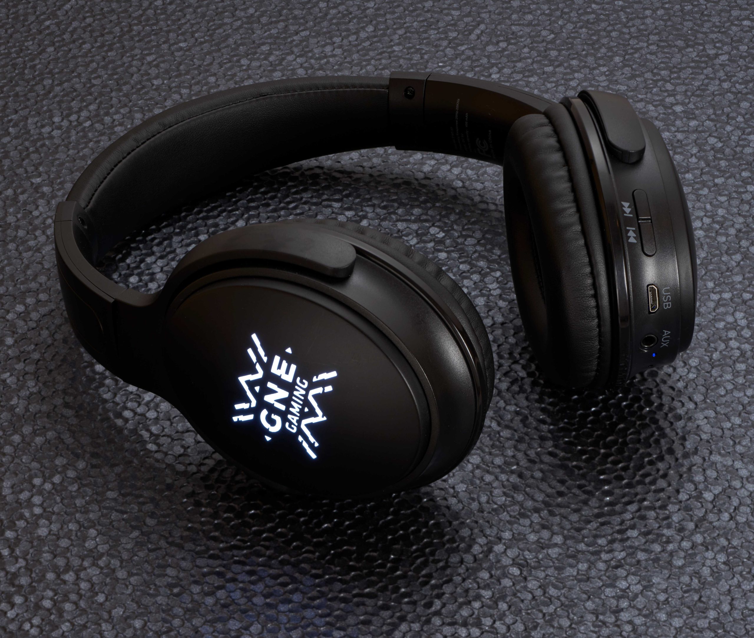 Light Up Logo Bluetooth Headphones - Image 7